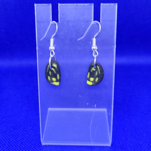 Handmade clay earrings - Beatrice's rose petal garden - Picture 2 of 3